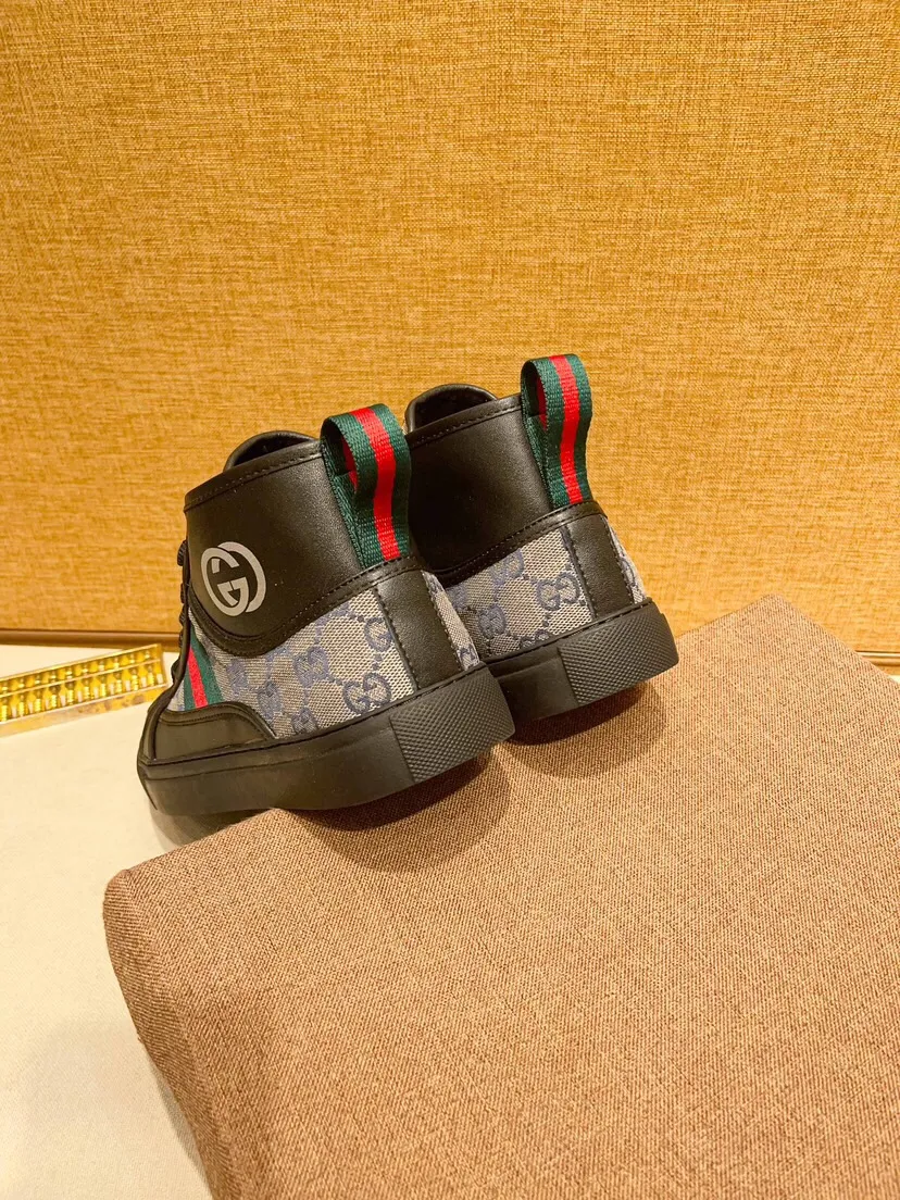 Factory price 440 [Gucci] Gucci's latest high-top casual Korean-style men's shoes, brand new autumn and winter design, perfect workmanship, cabinet quality, upper: cowhide material, leather lining; soft and comfortable, rubber outsole ultra-light, wear-resistant, simple, versatile fashion men's shoes, color optional, size 38--44